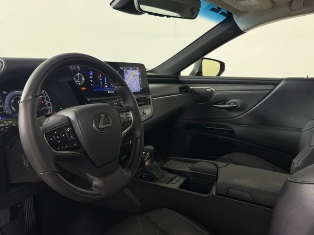 Certified 2022 Lexus ES 300h Ultra Luxury w/ Accessory Package 2 FWD image 4