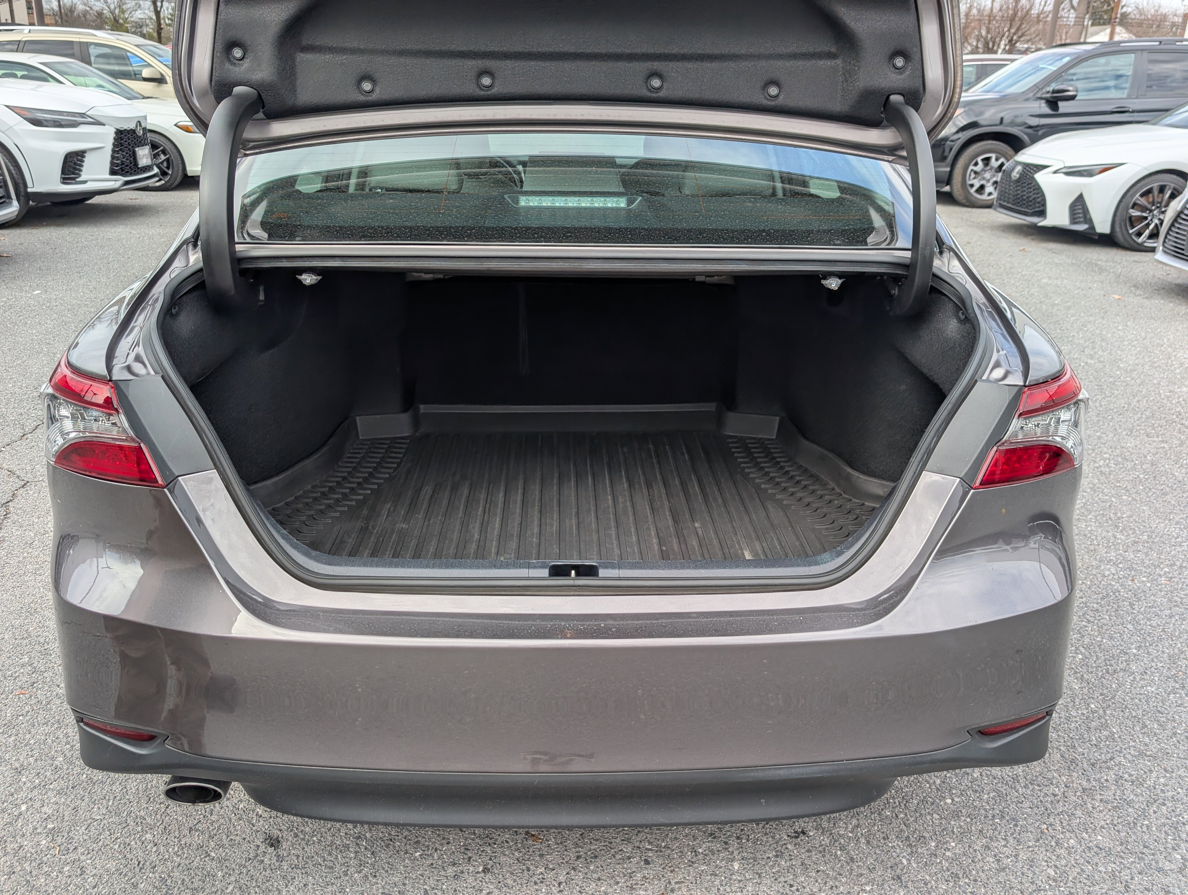 Used 2022 Toyota Camry XLE image 13