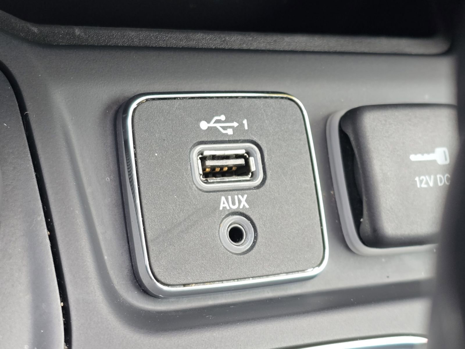 Used 2021 Jeep Cherokee Latitude Lux w/ Comfort/Convenience Group image 5