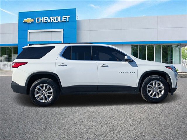 Used 2021 Chevrolet Traverse LT image 2
