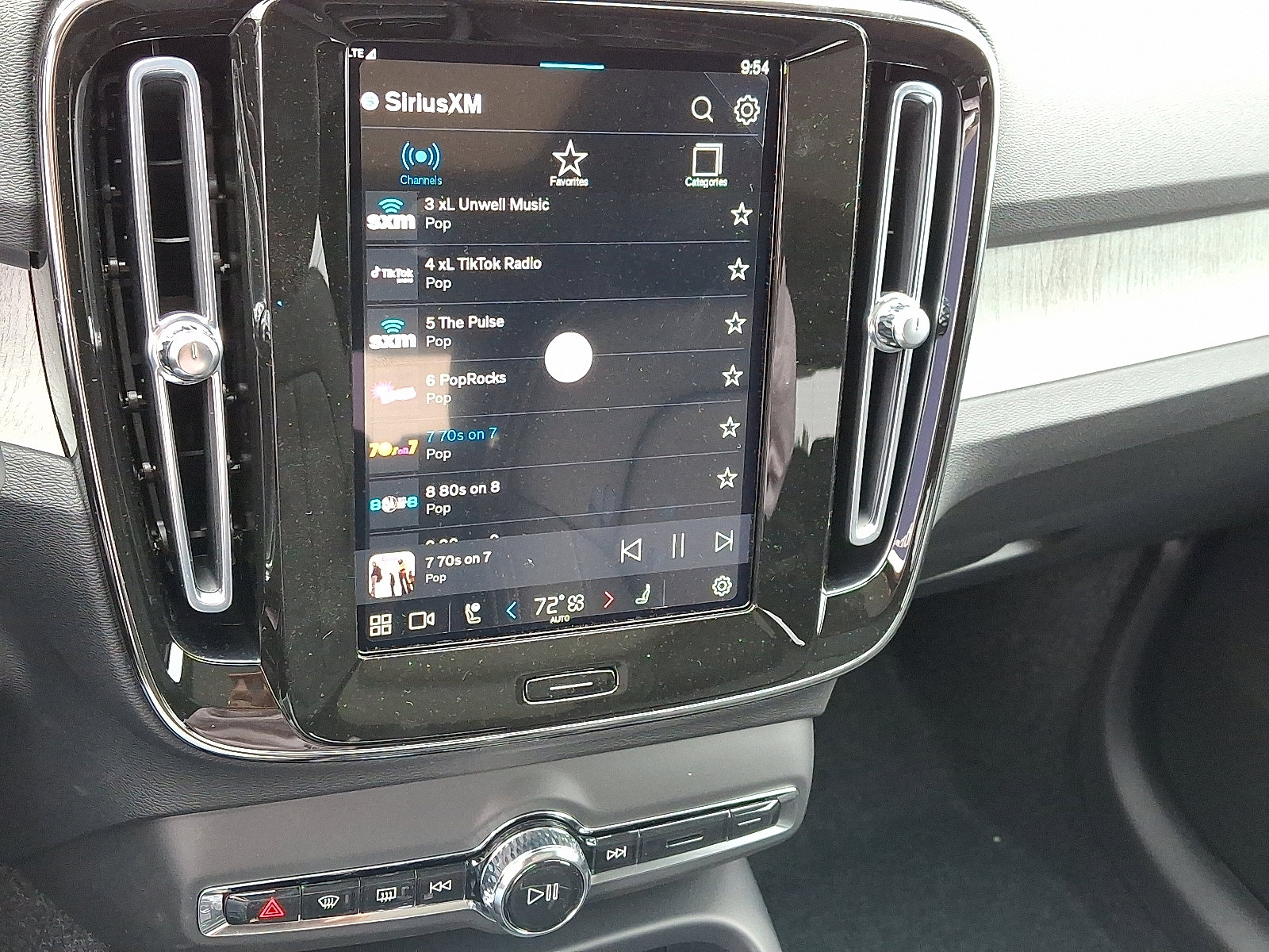 New 2025 Volvo XC40 B5 Ultra w/ Protection Package Premier image 9