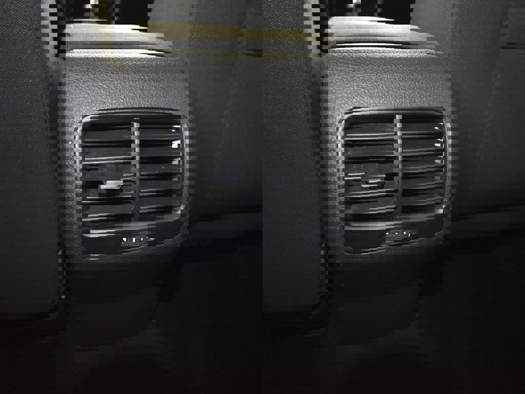 Used 2019 Volkswagen e-Golf SE image 28