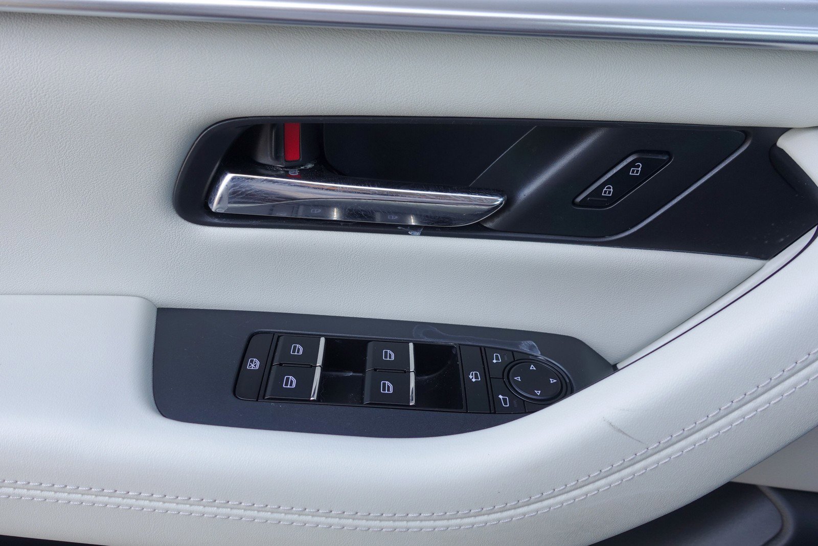 Used 2024 MAZDA CX-90 Plug-In Hybrid w/ Premium Plus image 11