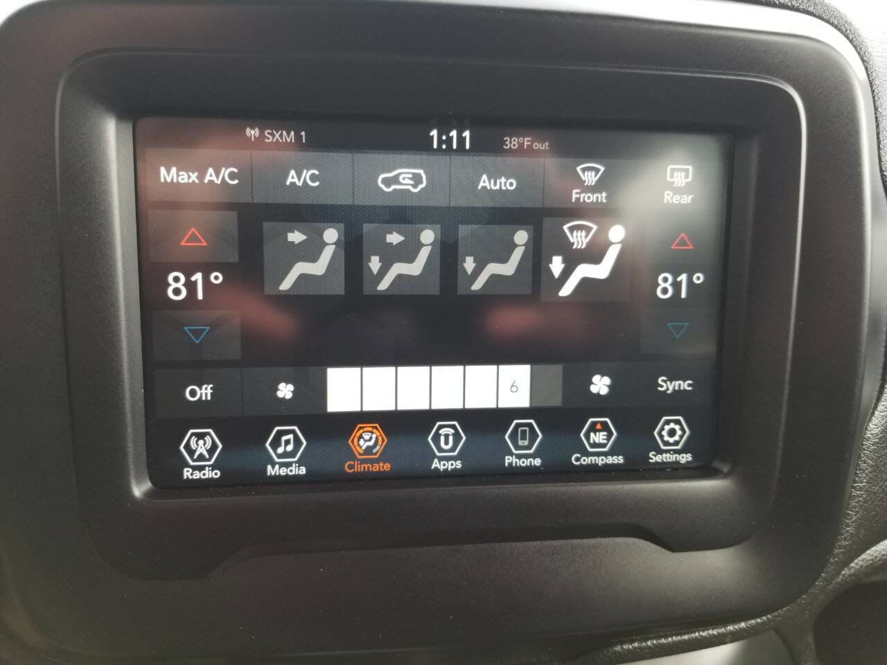 Certified 2018 Jeep Renegade Latitude AWD/4WD image 24