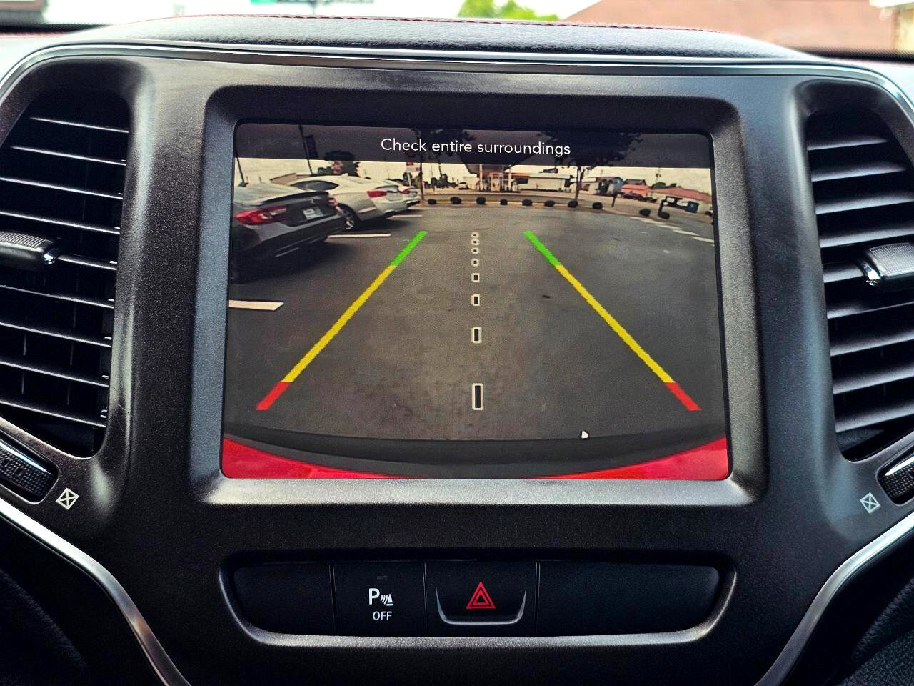 Used 2019 Jeep Cherokee Trailhawk w/ Cold Weather Group image 32