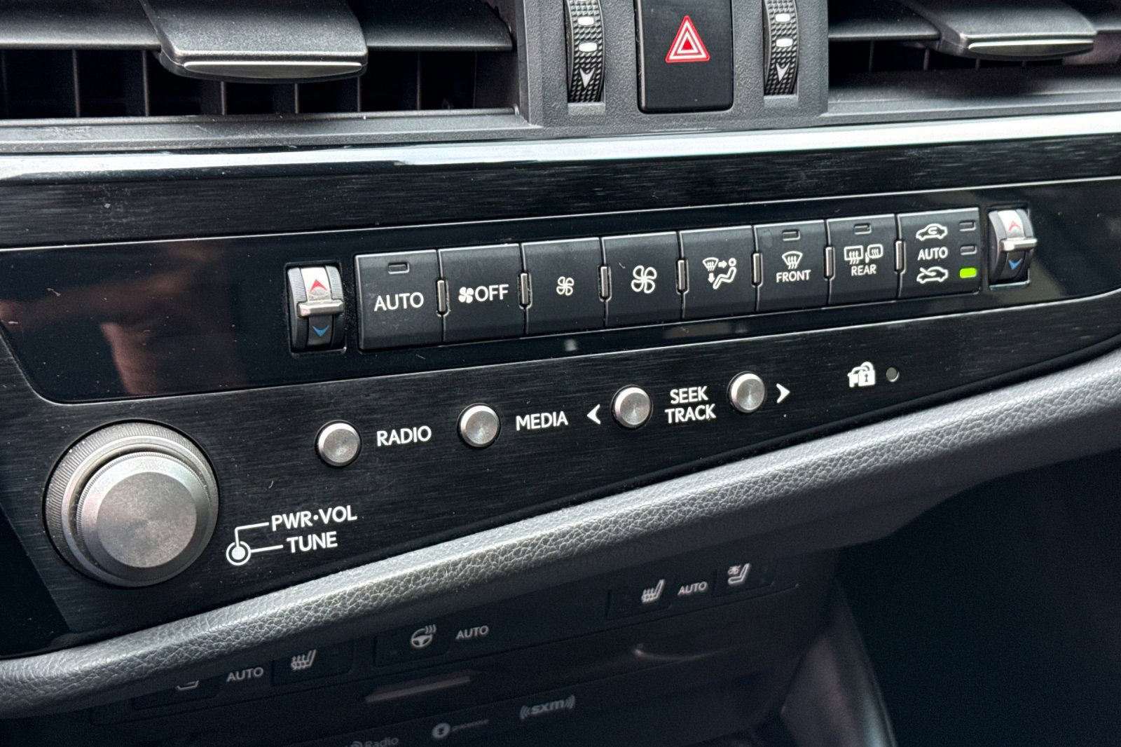 Used 2022 Lexus ES 300h w/ Premium Package image 16