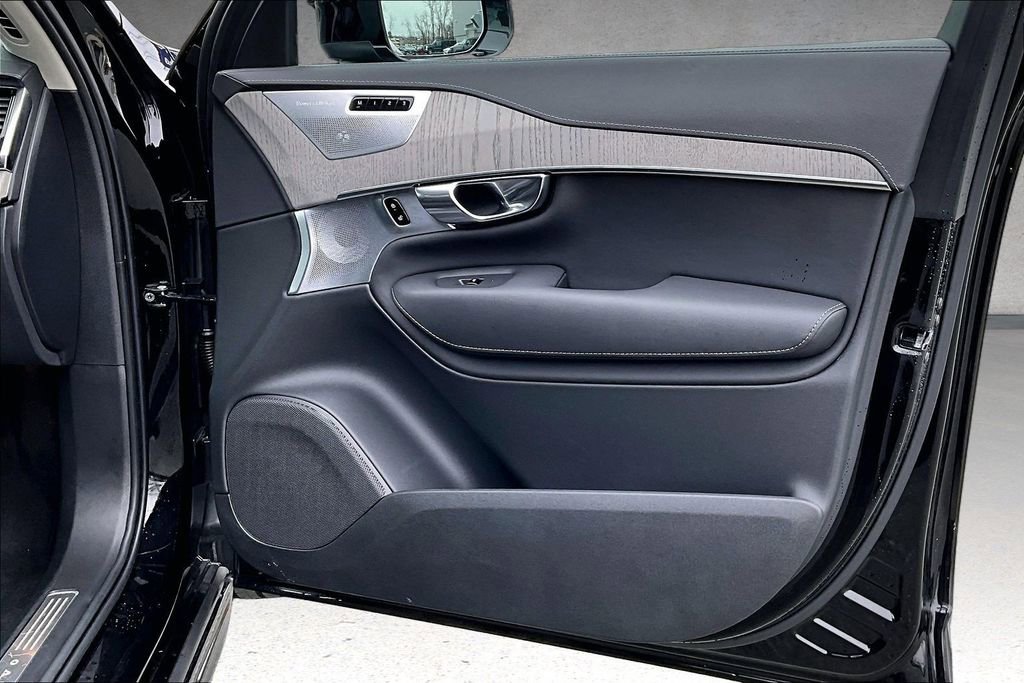 Certified 2025 Volvo XC90 T8 Ultra w/ Lounge Package image 29