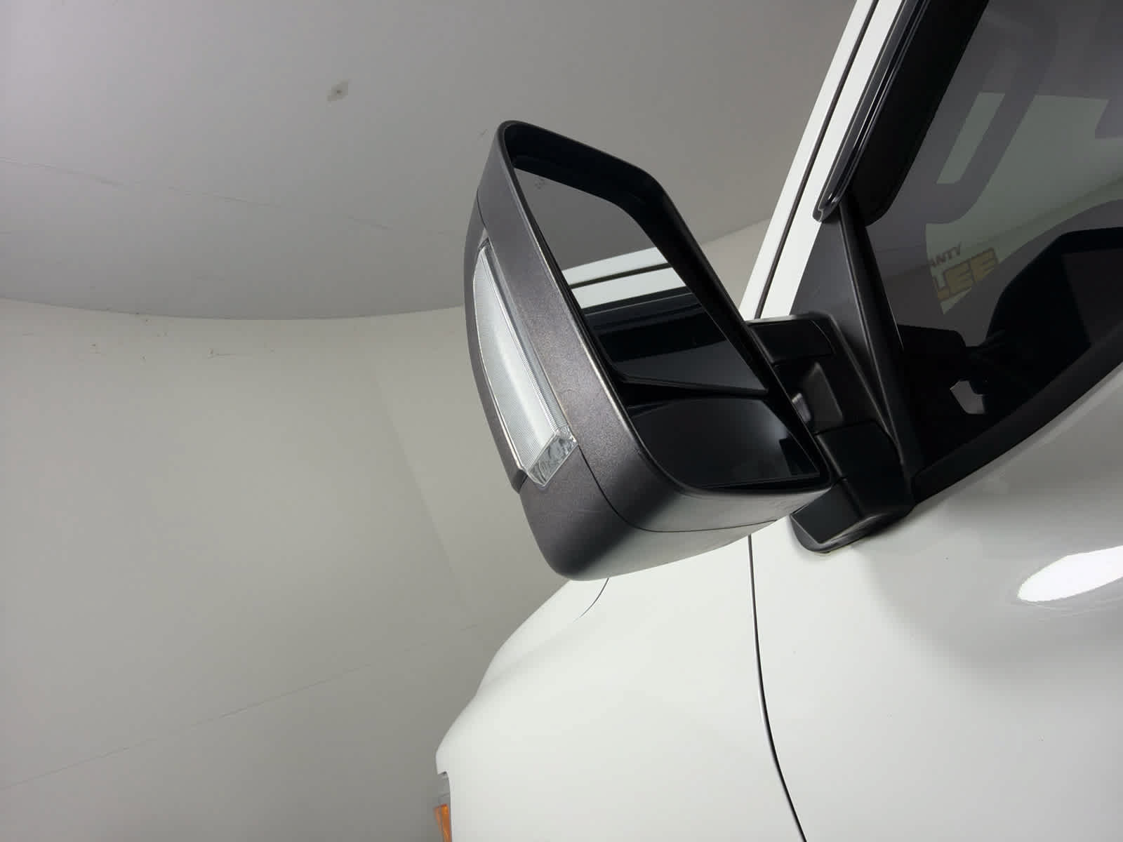 Used 2021 Nissan Titan SV w/ SV Convenience Package AWD/4WD image 13