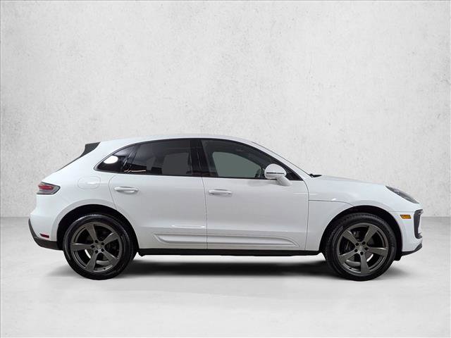 Certified 2025 Porsche Macan AWD/4WD image 8