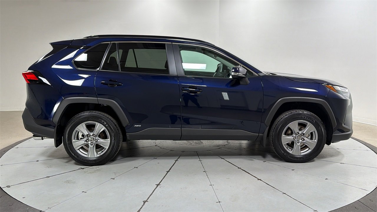 Used 2025 Toyota RAV4 XLE image 6
