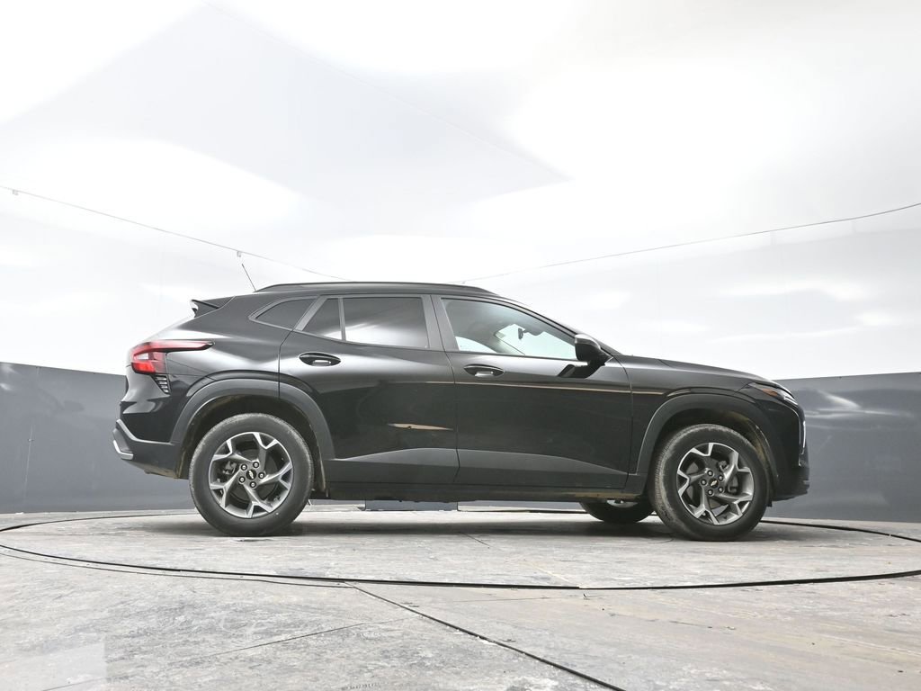 Used 2025 Chevrolet Trax LT image 48