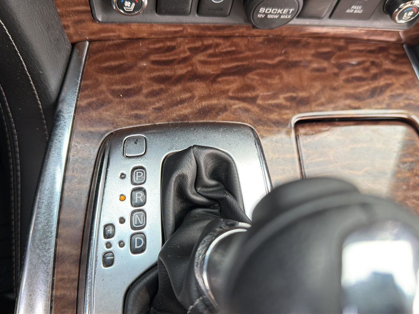 Used 2017 Nissan Armada Platinum w/ Captain Seat Package RWD image 19