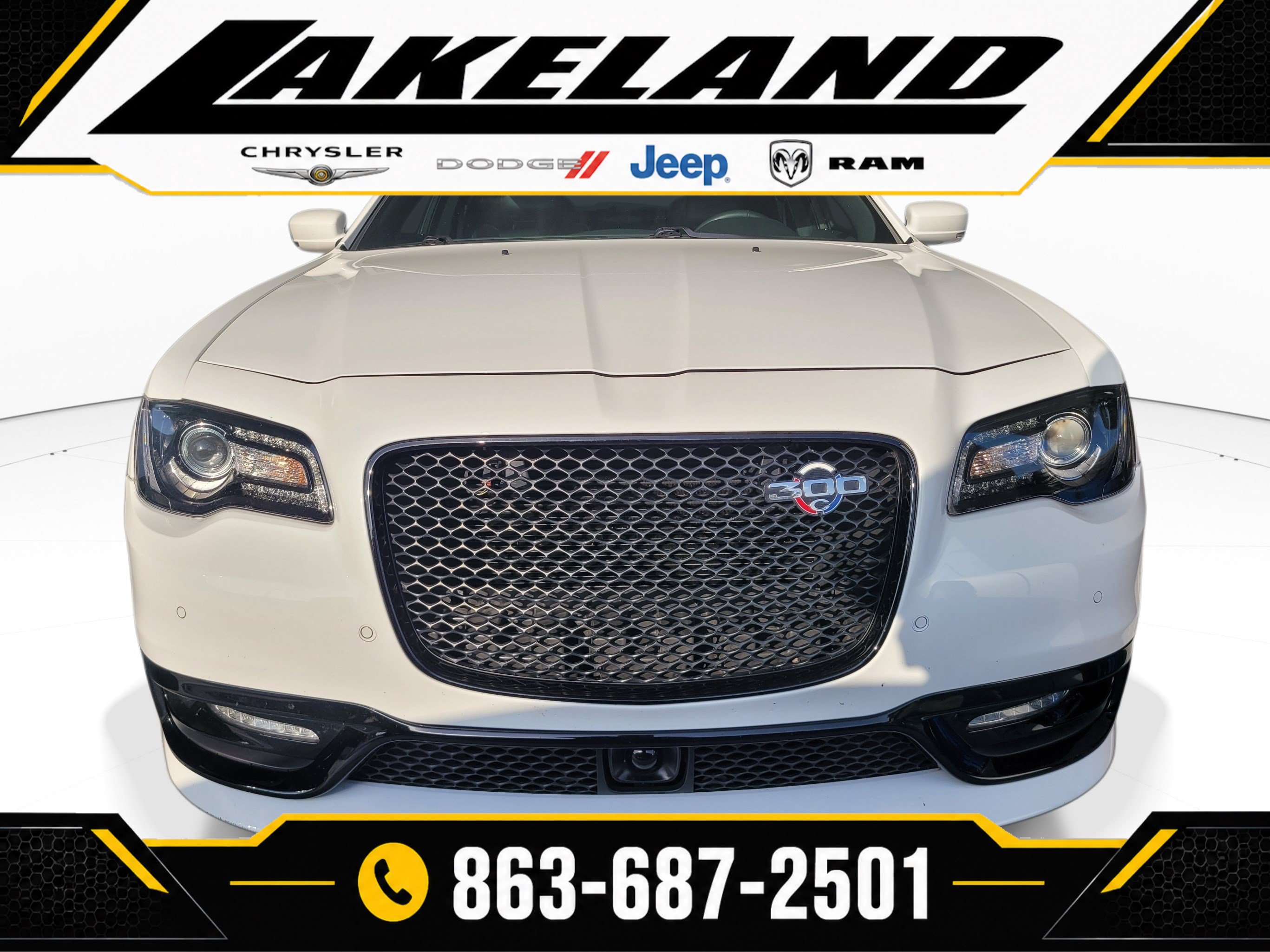 Used 2023 Chrysler 300 C RWD image 2
