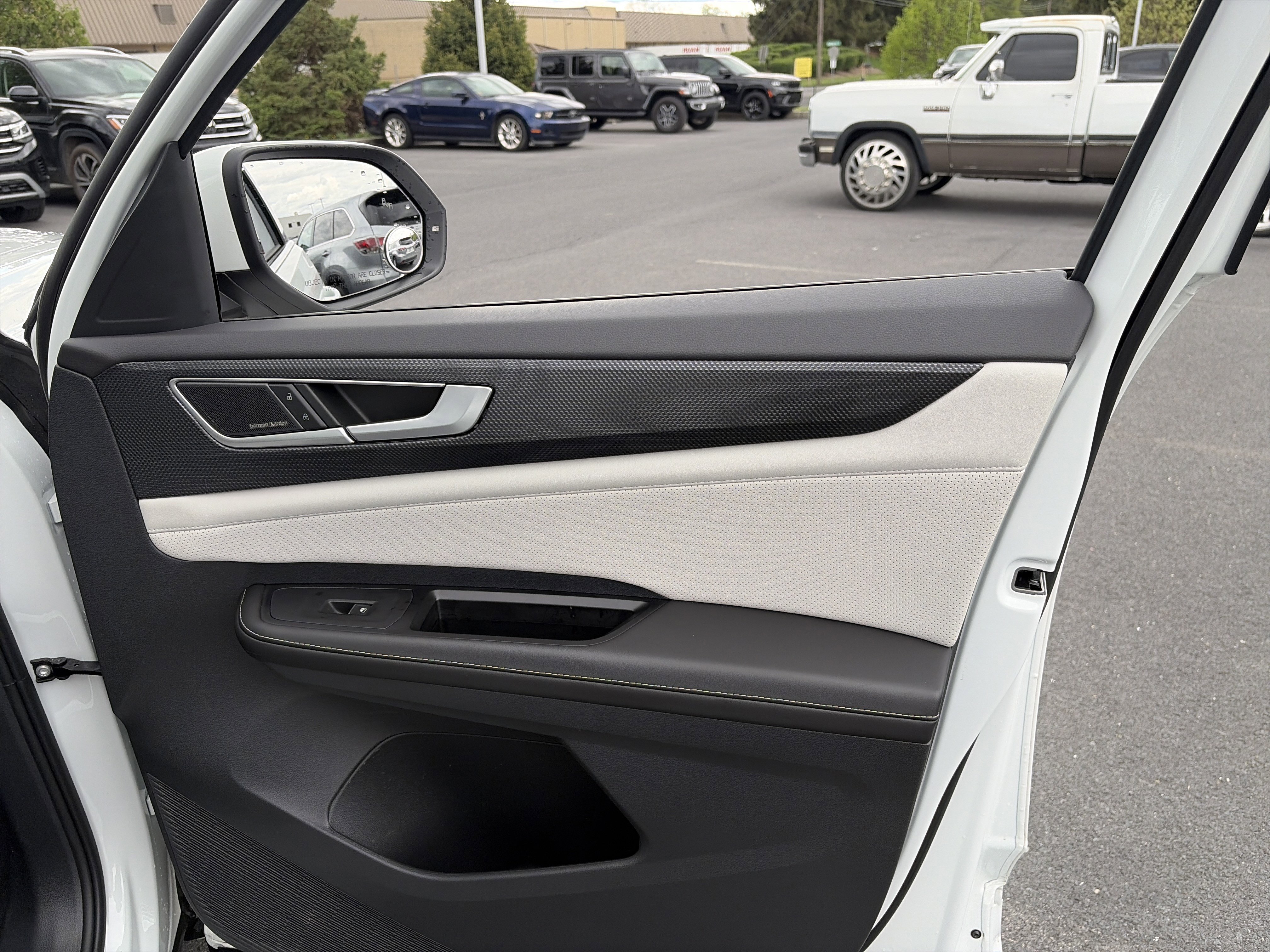 Used 2024 Volkswagen Atlas Cross Sport SEL Premium R-Line image 44