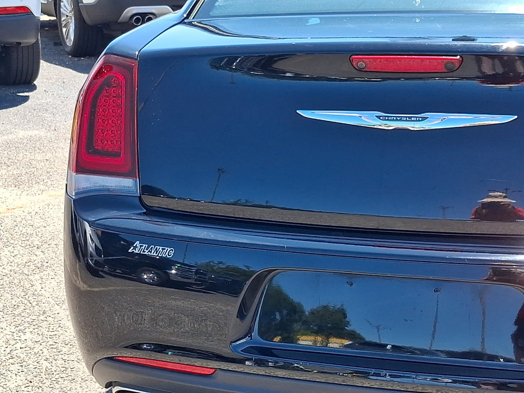 Used 2019 Chrysler 300 Touring w/ Sport Appearance Package RWD image 17