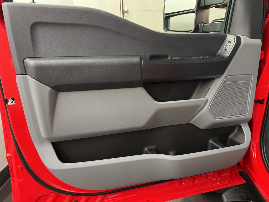 New 2025 Ford F550 4x4 Regular Cab Super Duty image 22