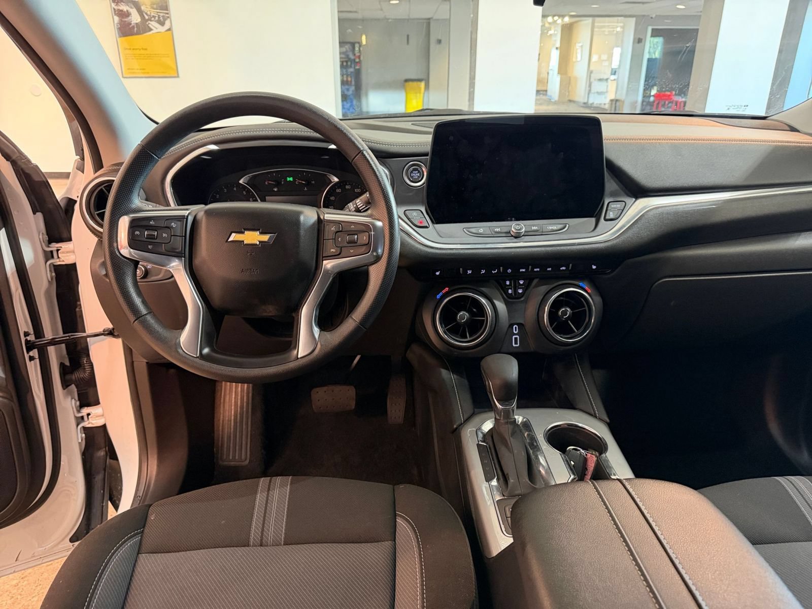 Used 2026 Chevrolet Blazer LT FWD image 33