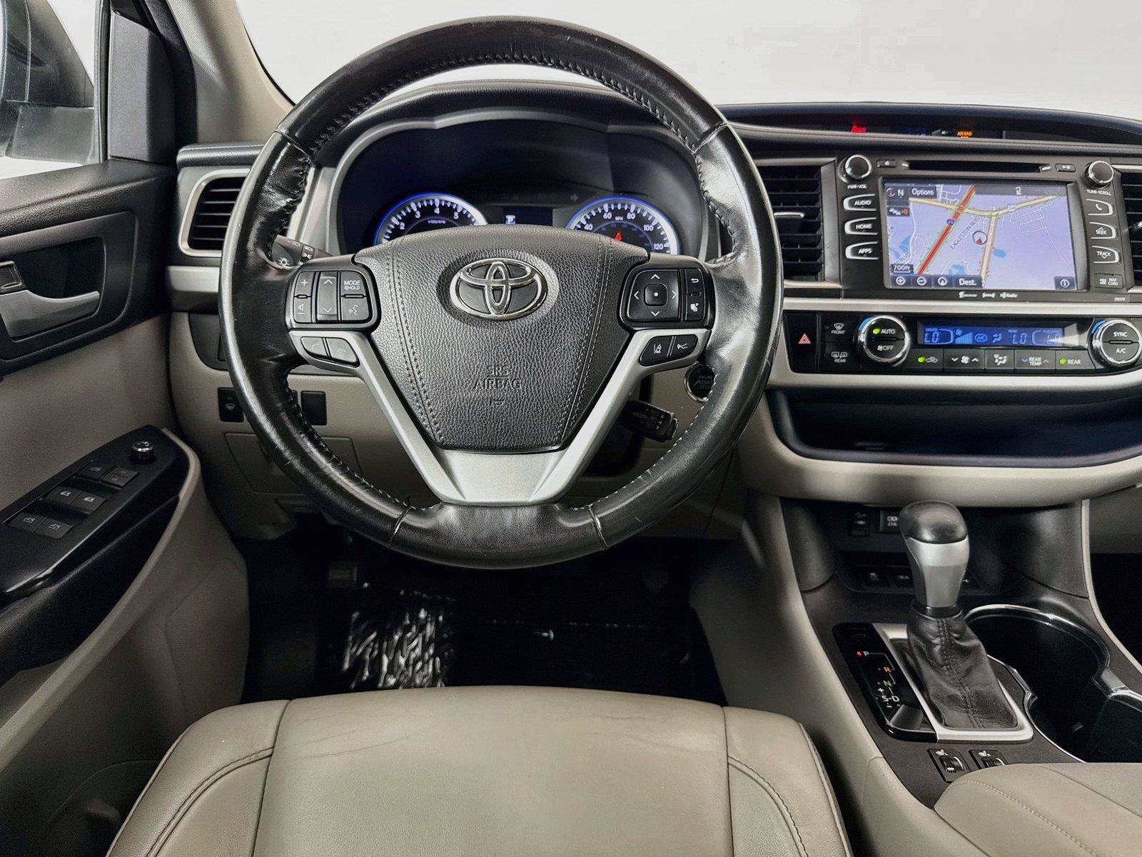 Used 2017 Toyota Highlander XLE AWD/4WD image 10