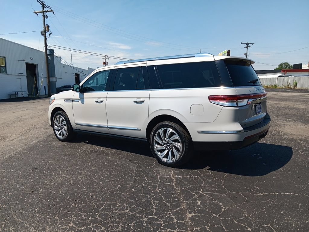 Used 2023 Lincoln Navigator L Reserve AWD/4WD image 9