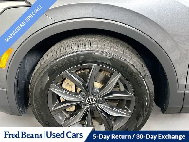 Used 2023 Volkswagen Tiguan SE image 32