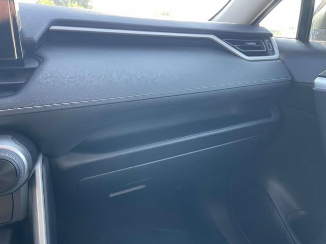 Used 2021 Toyota RAV4 LE FWD image 39
