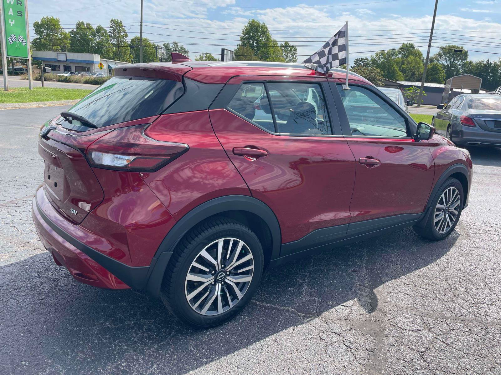 Used 2023 Nissan Kicks SV w/ Interior Electronics Package FWD image 8