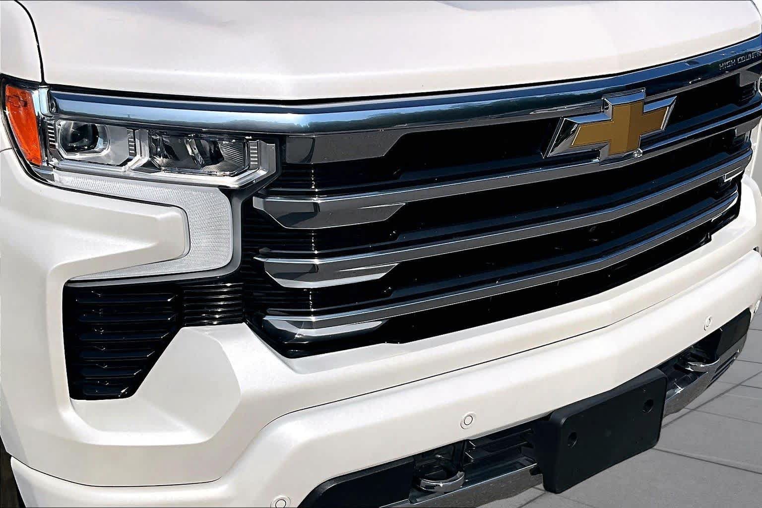 Used 2023 Chevrolet Silverado 1500 High Country w/ High Country Premium Package AWD/4WD image 31