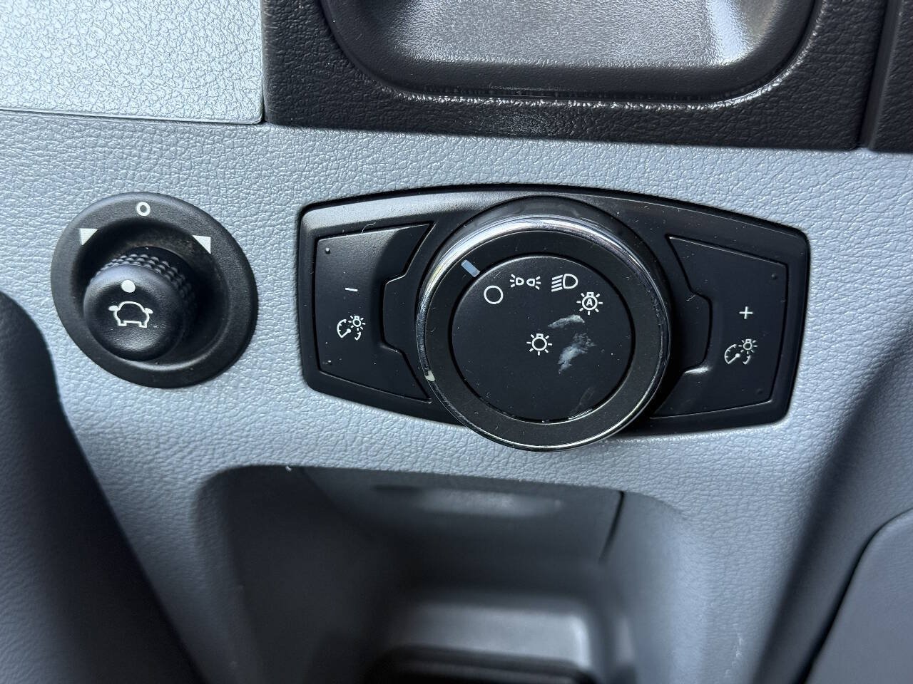 Used 2019 Ford Transit 350 XLT RWD image 12