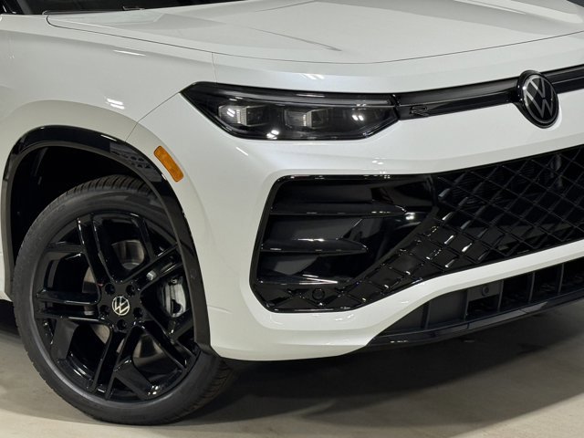 New 2026 Volkswagen Tiguan SE R-Line image 3
