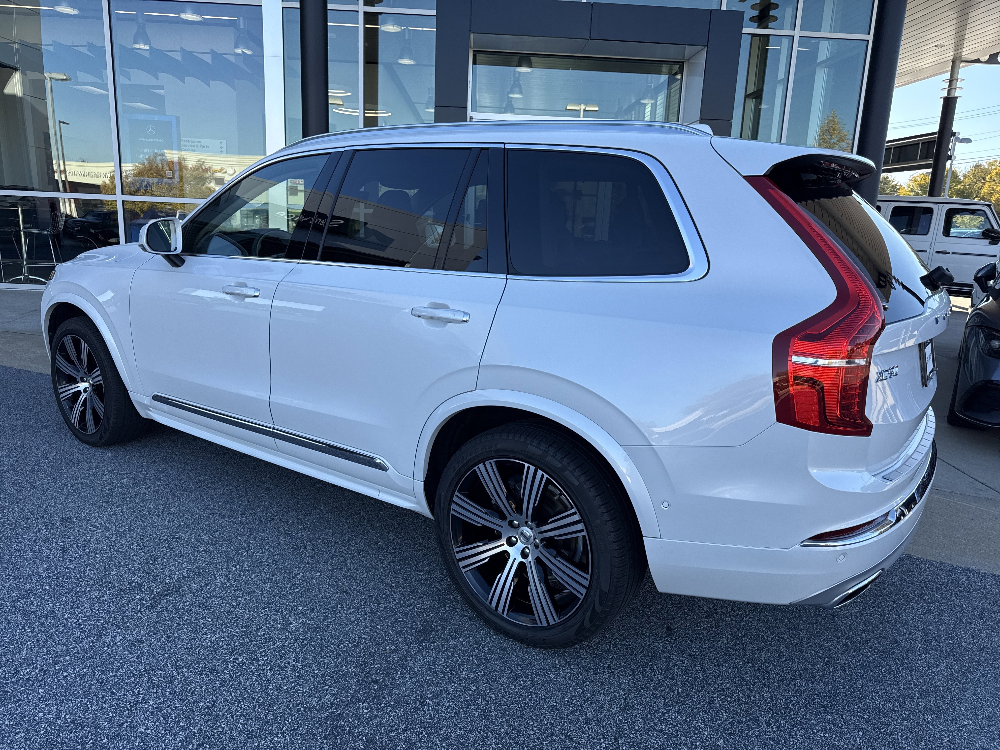 Used 2021 Volvo XC90 T6 Inscription w/ Lounge Package image 12