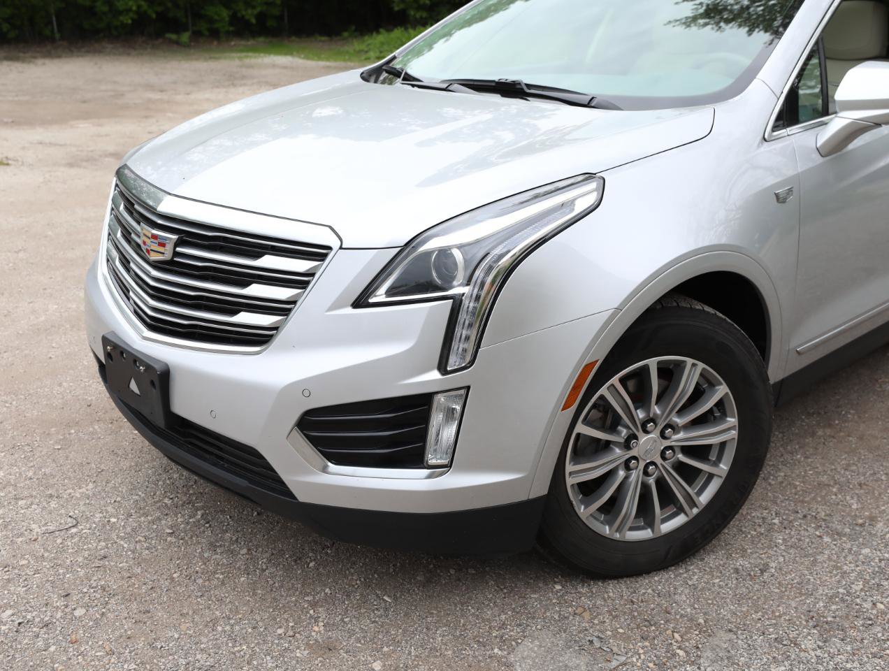 Used 2017 Cadillac XT5 Luxury w/ LPO, Wheel Lock Package FWD image 2