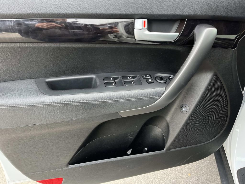 Used 2015 Kia Sorento LX image 25