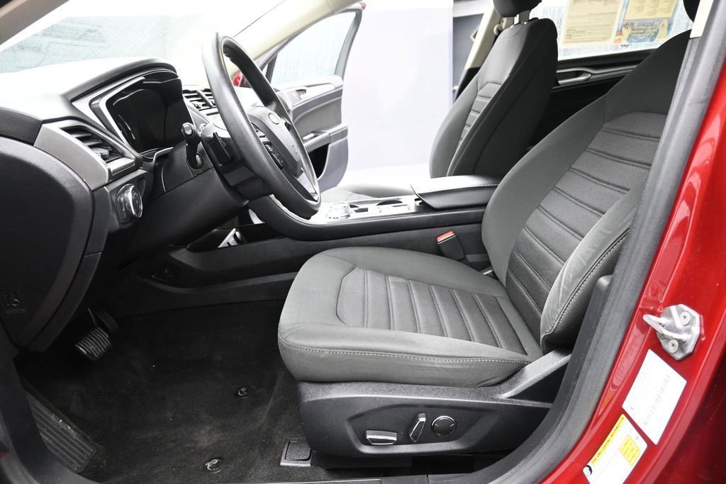 Used 2019 Ford Fusion SE FWD image 10