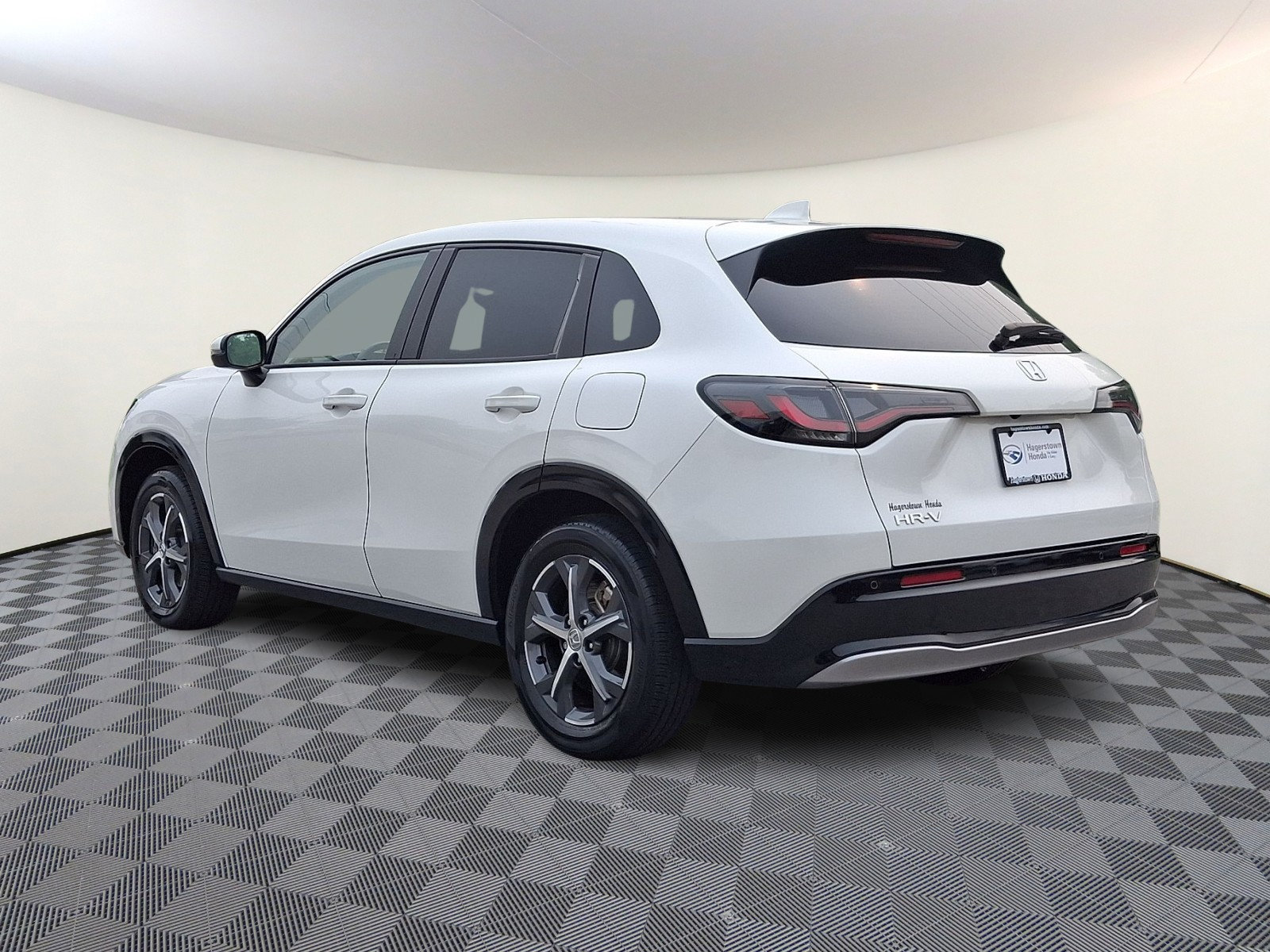 Used 2025 Honda HR-V EX-L image 4