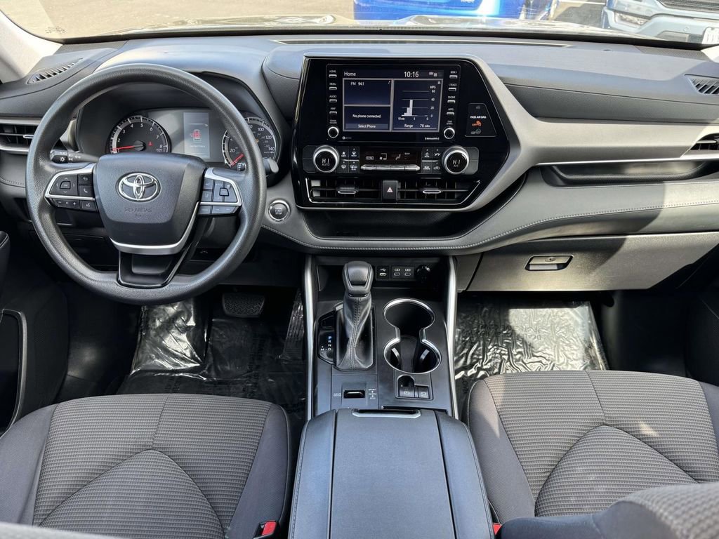 Used 2022 Toyota Highlander L image 2