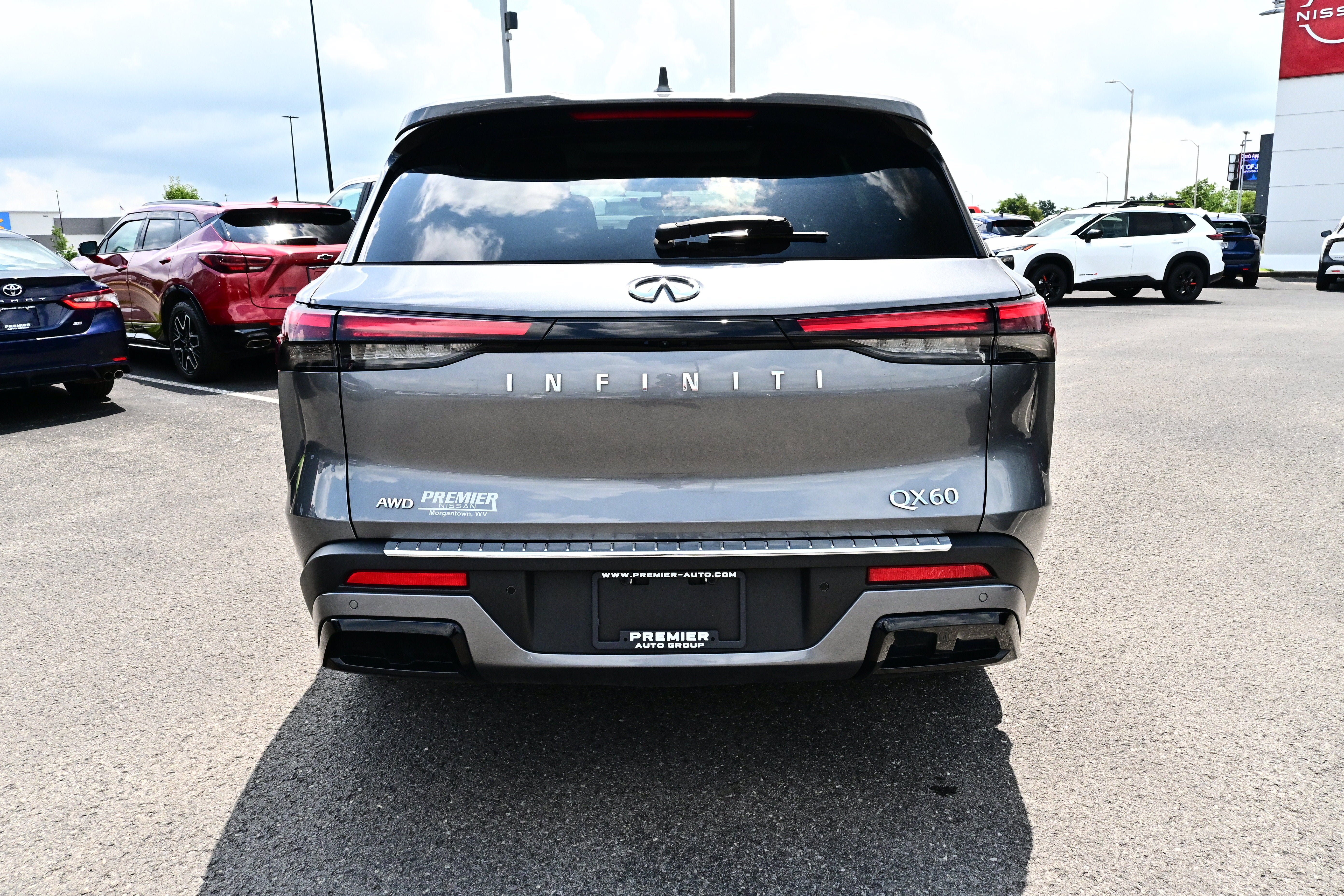Used 2023 INFINITI QX60 Luxe w/ Cargo Package AWD/4WD image 7