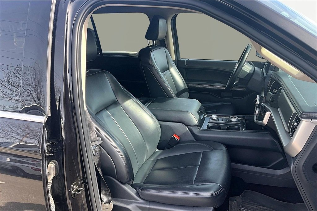 Used 2024 Ford Expedition Max XLT image 7