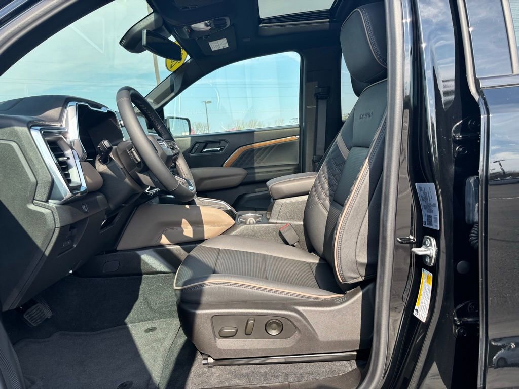Used 2025 GMC Canyon Denali image 15