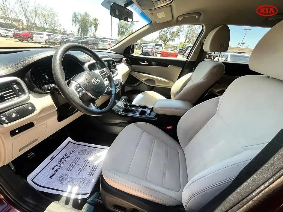 Used 2019 Kia Sorento FWD V6 image 9