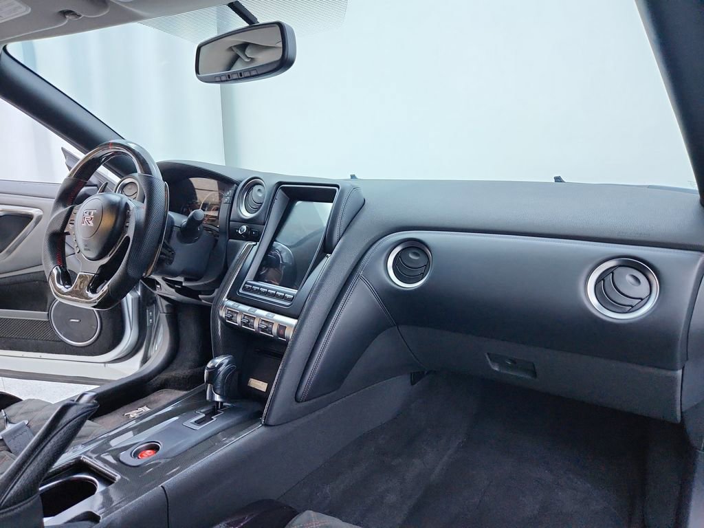 Used 2010 Nissan GT-R Premium image 30