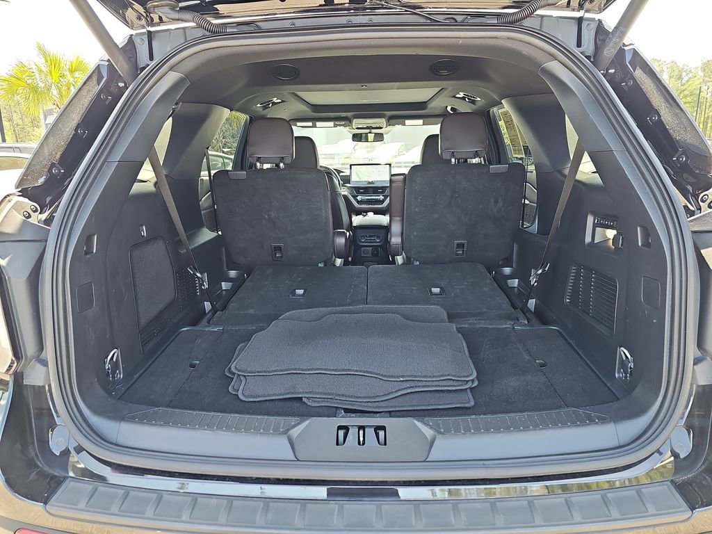 Used 2025 Ford Explorer Platinum w/ LUX Leather Package image 17