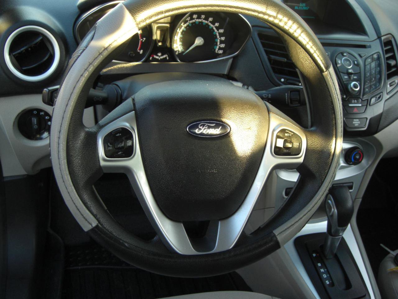 Used 2017 Ford Fiesta SE image 10