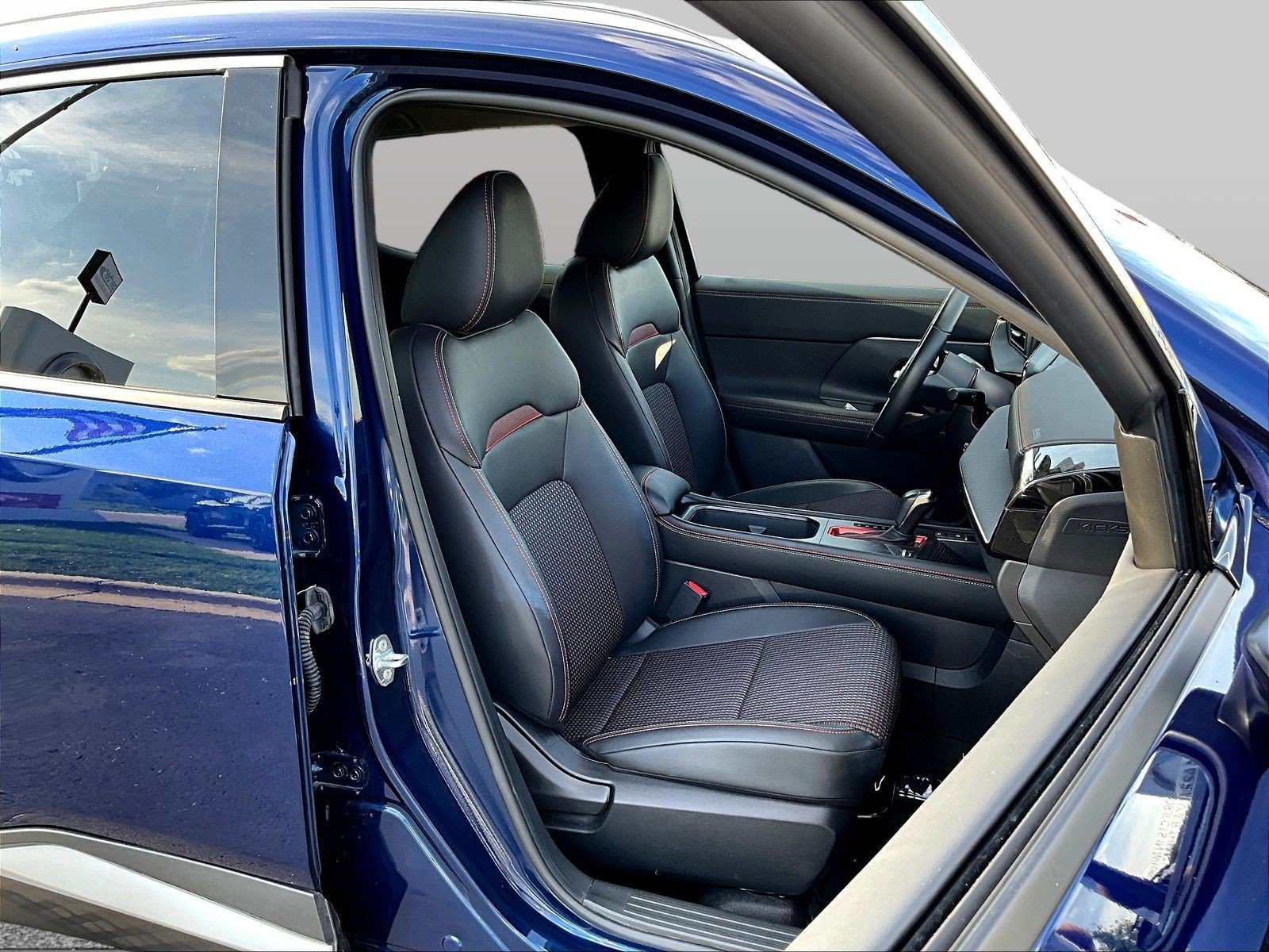 Certified 2025 Nissan Kicks SR AWD/4WD image 31