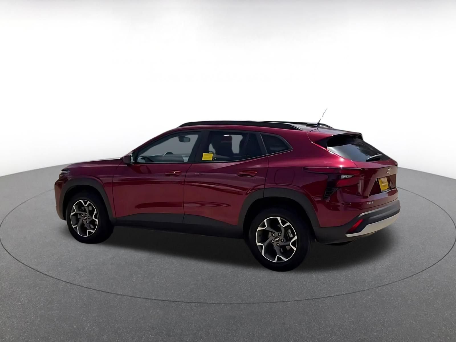 Used 2025 Chevrolet Trax LT w/ LT Convenience Package FWD image 10