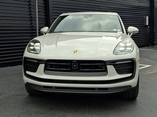Certified 2024 Porsche Macan AWD/4WD image 10