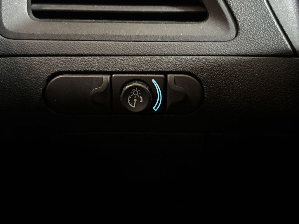 Used 2011 Chevrolet Malibu LT image 17