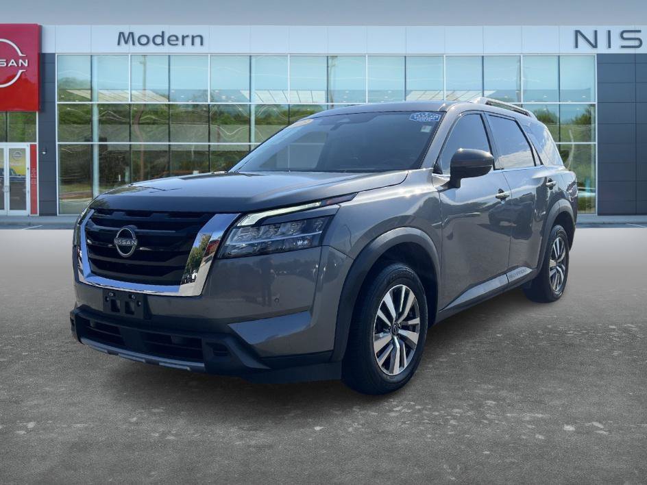 Used 2023 Nissan Pathfinder SL AWD/4WD image 1