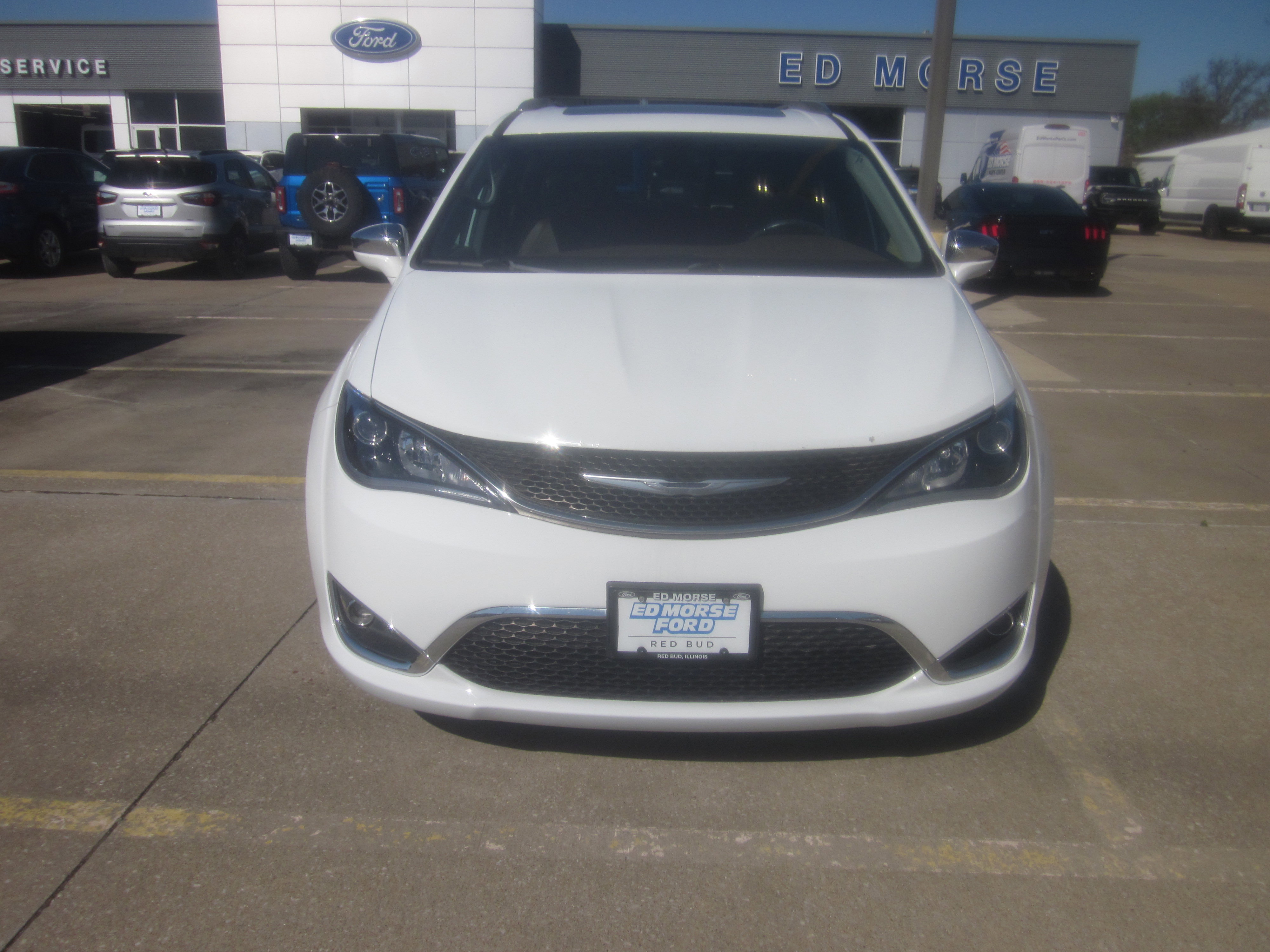 Used 2018 Chrysler Pacifica Limited image 2