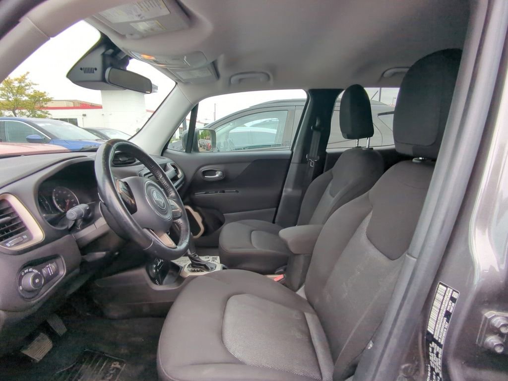Used 2017 Jeep Renegade Latitude w/ Cold Weather Group AWD/4WD image 6