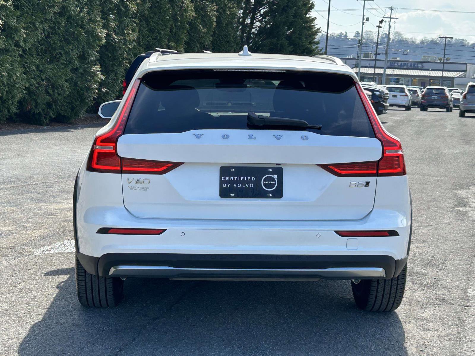 Certified 2025 Volvo V60 B5 Cross Country Plus image 4